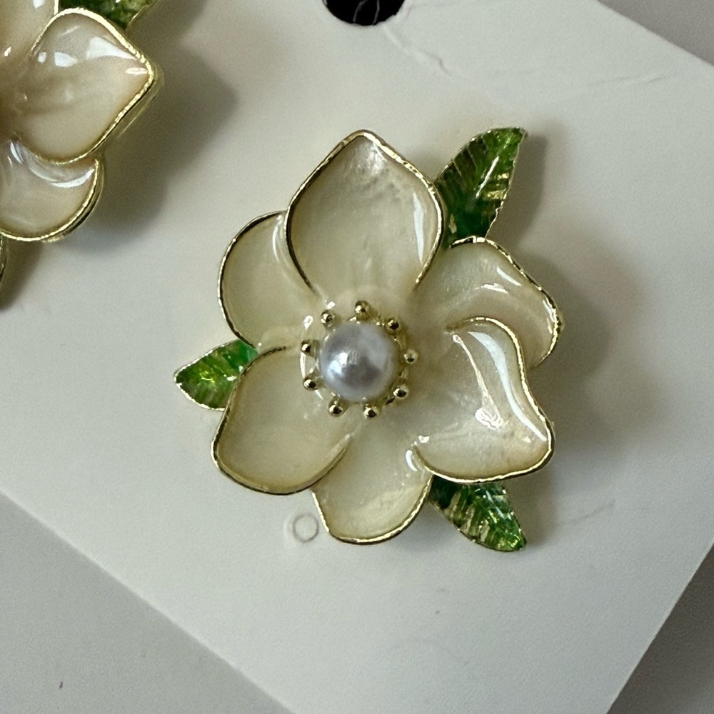 Vintage Design Sweet Flower/Alloy Pearl Enamel Camellia Stud Earrings. - Picture 11 of 14